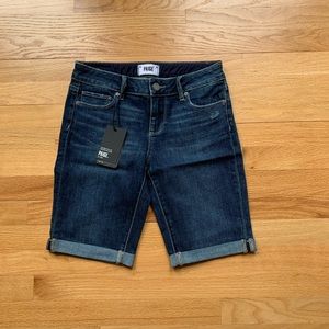 NWT PAIGE Jax Knee Short Mid Rise Short size 26.